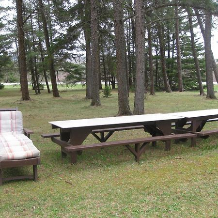 Pinecone Motel Сассекс Екстер'єр фото