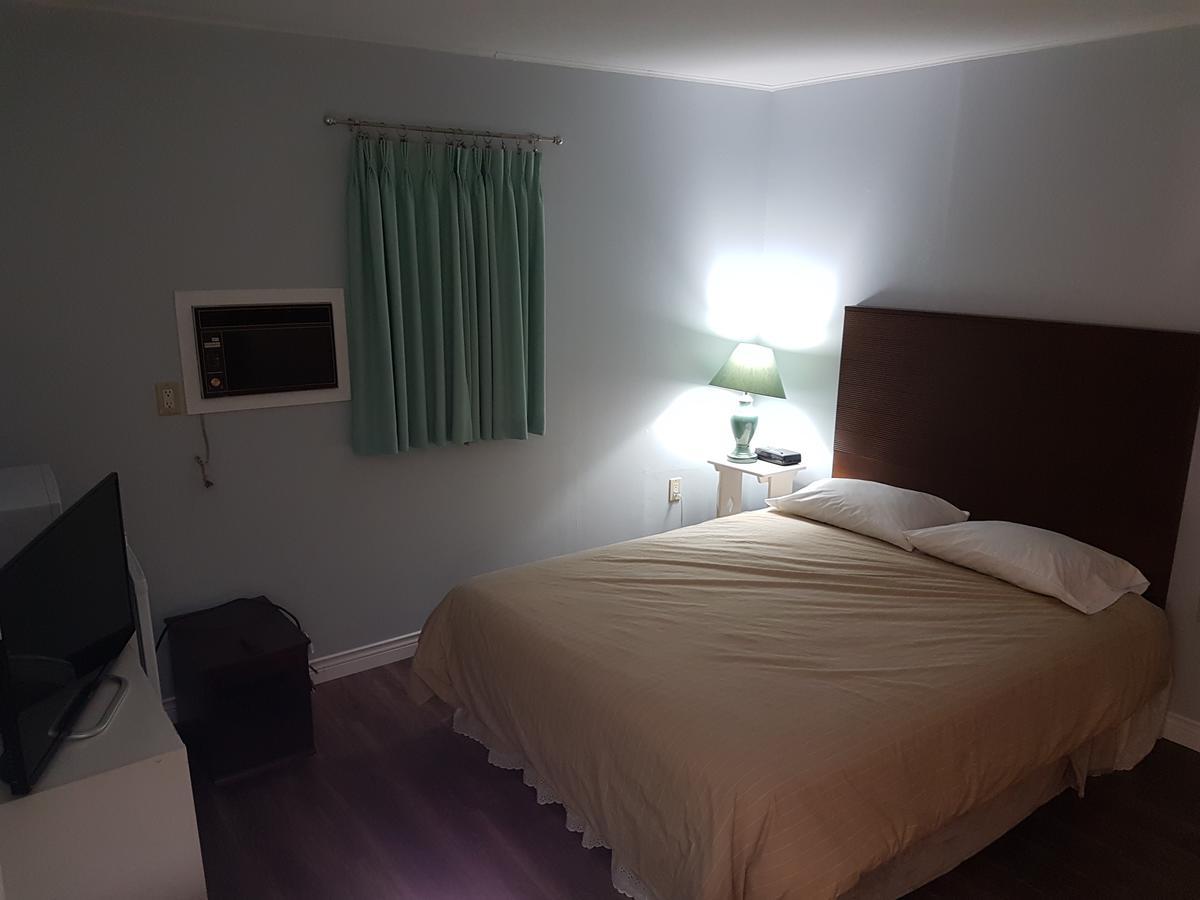 Pinecone Motel Сассекс Екстер'єр фото
