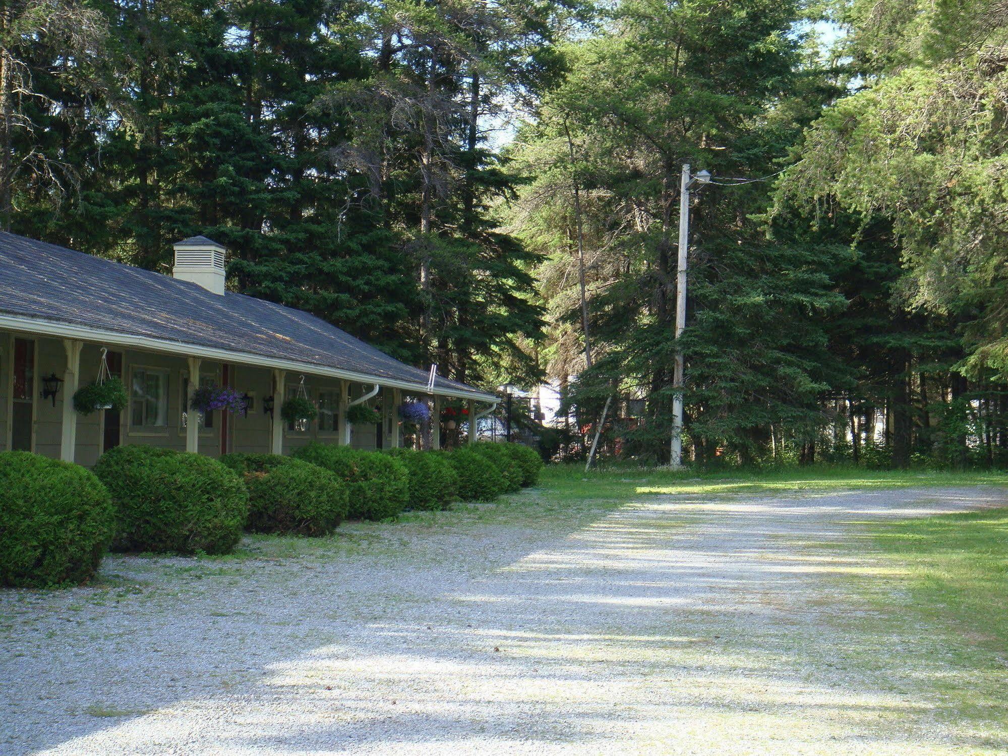 Pinecone Motel Сассекс Екстер'єр фото