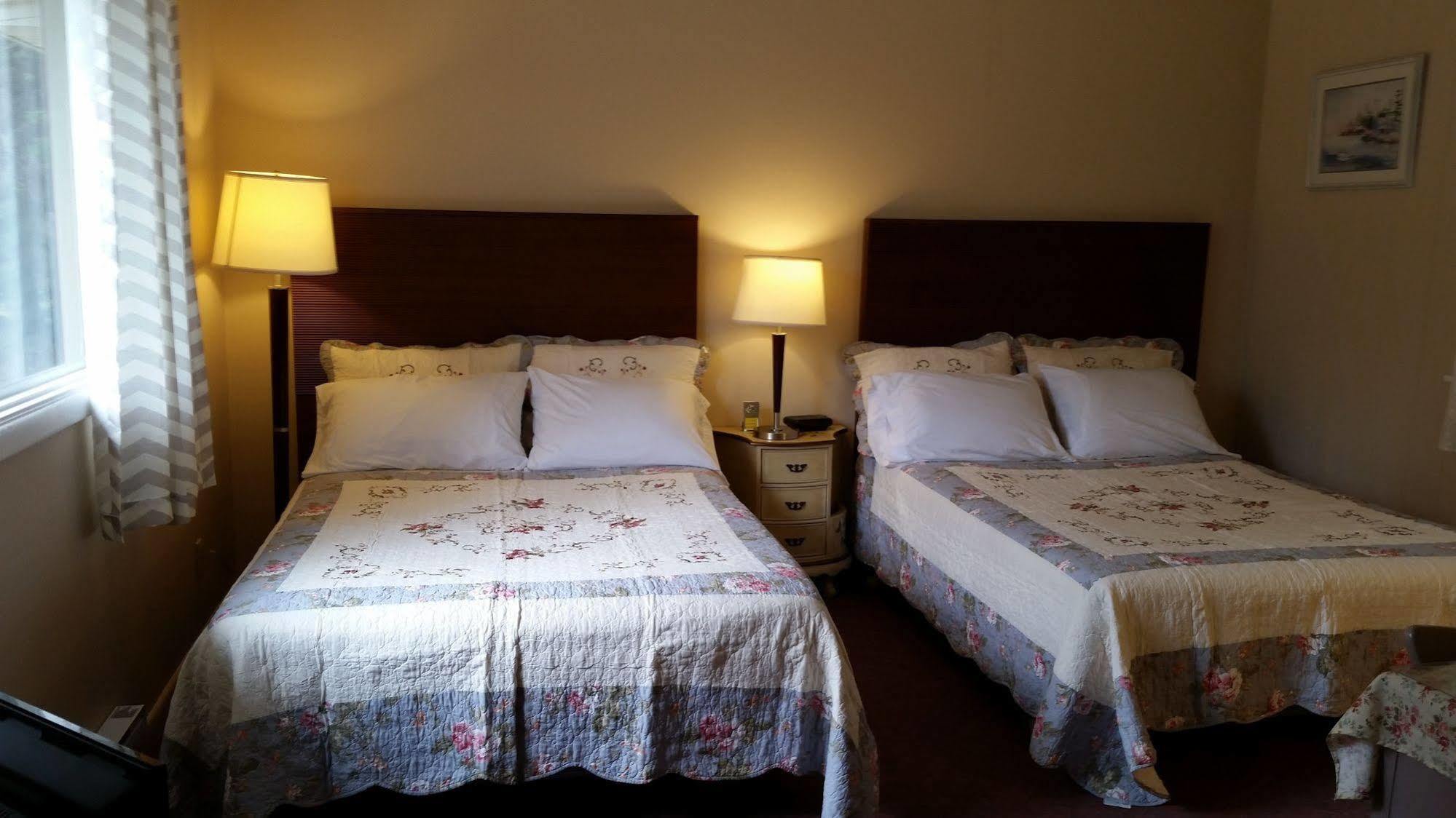 Pinecone Motel Сассекс Екстер'єр фото