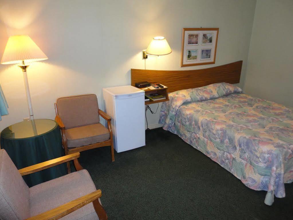 Pinecone Motel Сассекс Екстер'єр фото