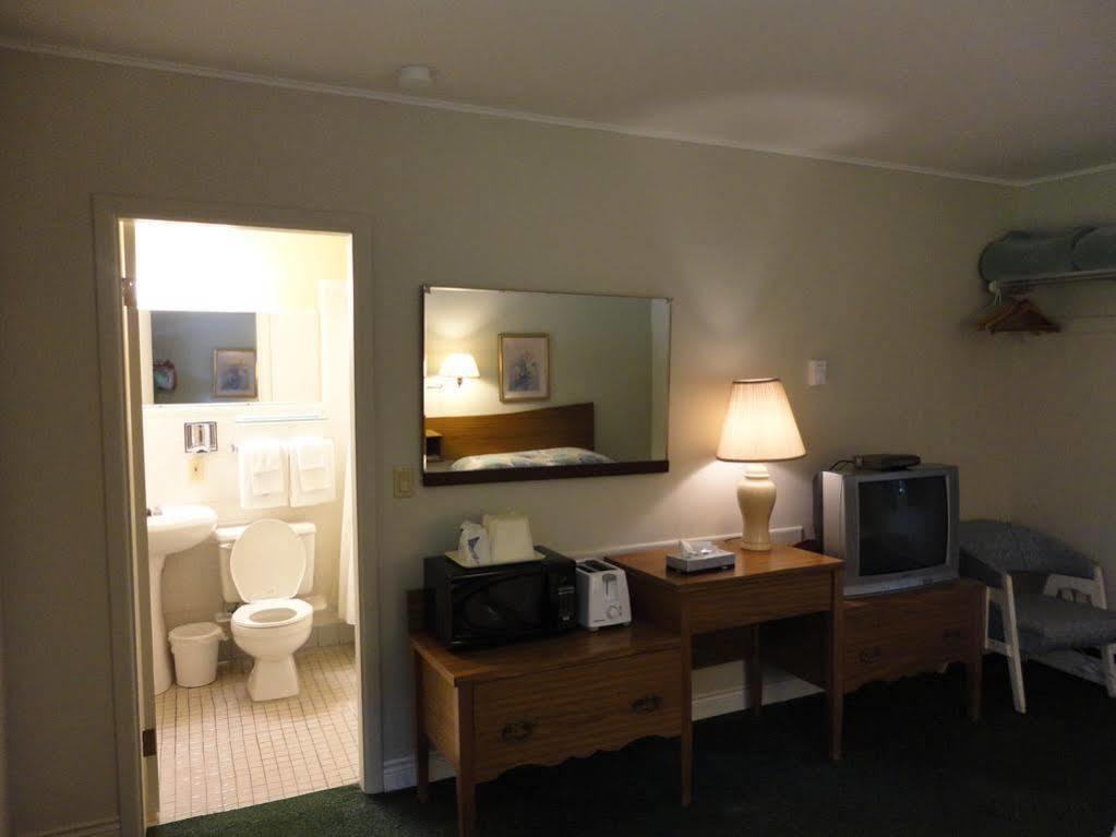 Pinecone Motel Сассекс Екстер'єр фото