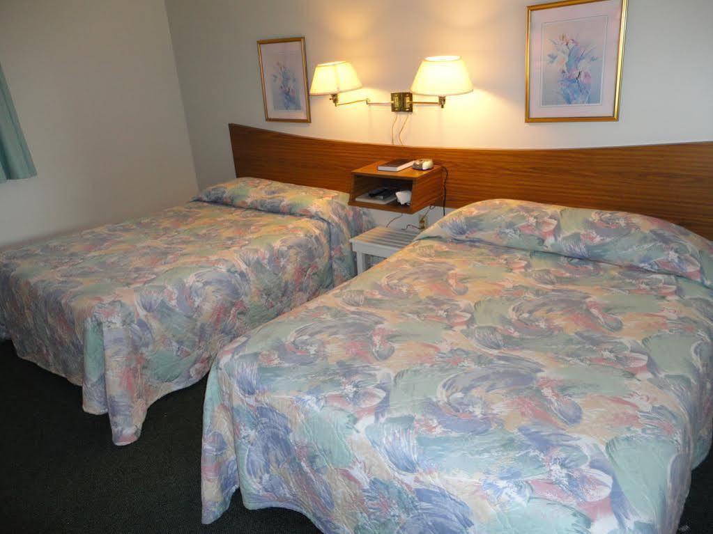 Pinecone Motel Сассекс Екстер'єр фото