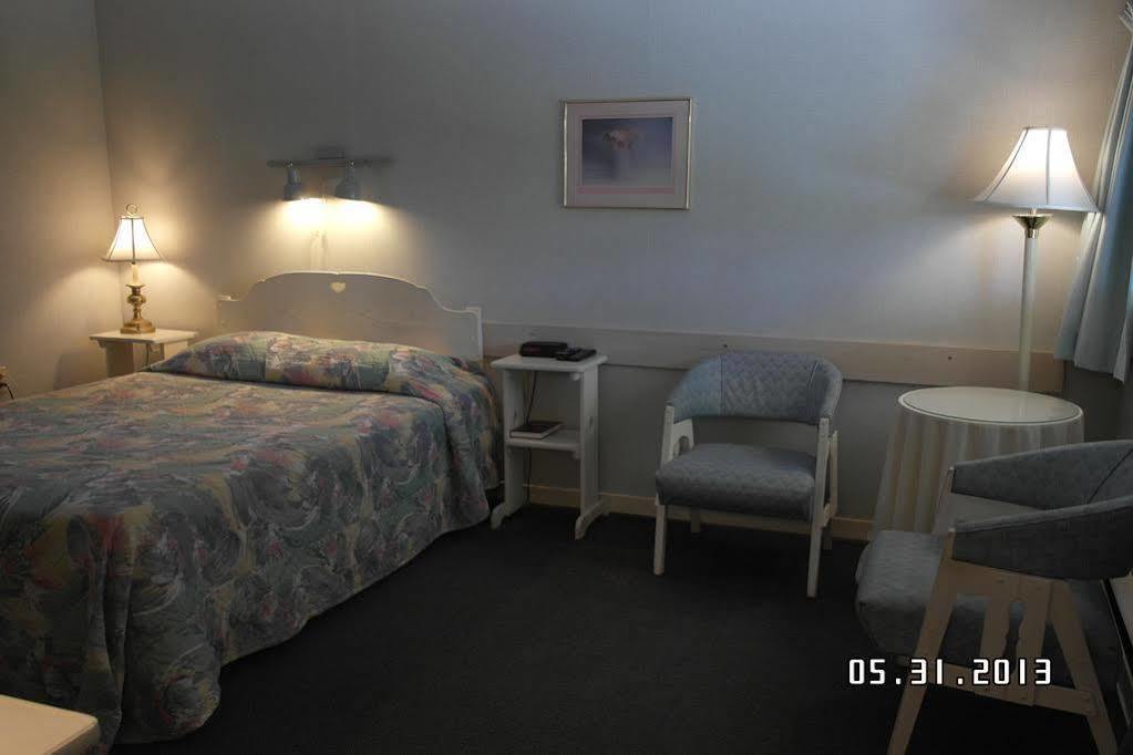 Pinecone Motel Сассекс Екстер'єр фото
