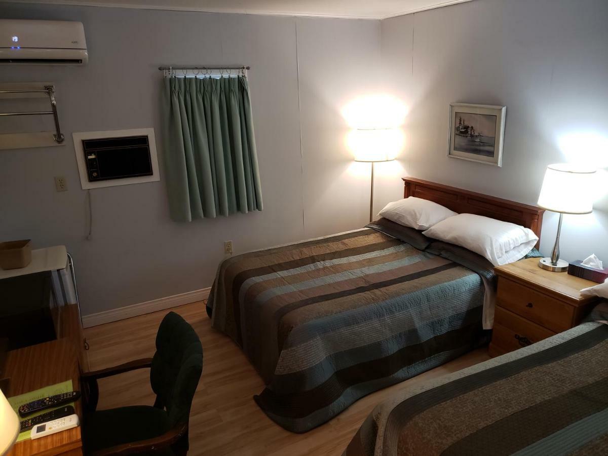 Pinecone Motel Сассекс Екстер'єр фото